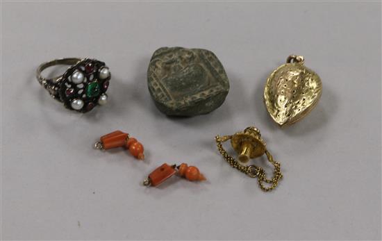 A small group of jewellery including a gem set ring, a peach stone pendant etc.